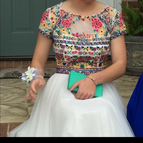 Sherrie Hill Prom Dress - Picture 6 of 8